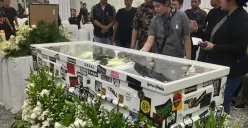 Peti mati gitaris Seringai, Ricky Siahaan di Rumah Duka Sentosa RSPAD, Jakarta Pusat, Jumat, 25 April 2025. (Sumber: X/@aparatmati)