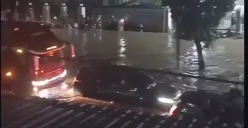 Hujan deras landa Cianjur, tiga kecamatan diterjang banjir. Ratusan rumah terendam, akses jalan Bandung-Cianjur tergenang. (Sumber: Capture Instagram @thocianjur)