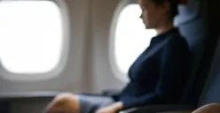 Insiden iPad milik penumpang yang tersangkut di kursi menyebabkan penerbangan Lufthansa LH453 dari Los Angeles menuju Munich terpaksa dialihkan. Pesawat Airbus A380 yang mengangkut 461 orang itu mendarat di Boston. (Sumber: X/MaksPracht)