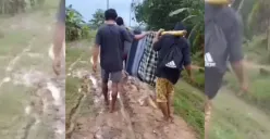 Beberapa masyarakat terlihat sedang menandu seorang warga yang sakit karena akses jalanan rusak di Lebak Banten. (Sumber: Instagram/inforangkasbitung)
