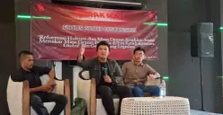 Diskusi reformasi hukum dan masa depan keadilan oleh aktivis muda buruh di Jakarta Timur, Rabu 30 April 2025. (Sumber: Poskota/Pandi Ramedhan)