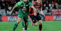 Gelandang Persebaya sekaligus mantan pemain Persib, Mohammed Rashid kabarnya sedang diincar klub promosi Liga 1, Bhayangkara FC. (Foto: Instagram/@officialpersebaya)