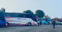 Suasana Terminal Kalideres Jakarta Barat, yang tampak sepi penumpang, Rabu, 30 April 2025. (Sumber: Poskota/Primayanti Juli Kumala Manalu)