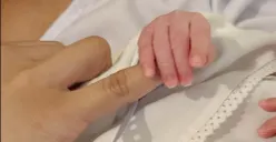 Erika Carlina lahirkan anak pertamanya (Sumber: Instagram @eri.carl)