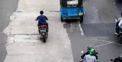 Ilustrasi - Jalan rusak Jakarta. (Sumber: Poskota/Bilal Nugraha Ginanjar)