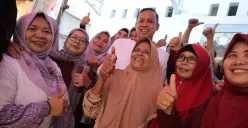 Wali Kota Bekasi, Tri Adhianto, meresmikan Rutilahu di Kelurahan Jatimurni, Kecamatan Pondok Melati, Minggu 3 Agustus 2025. Ia menyatakan Pemkot Bekasi menyiapkan anggaran Rp100 juta per RW untuk kesejahteraan warga. (Sumber: Pemkot Bekasi)