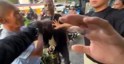Tangkap layar pemuda diduga mabuk memukul seorang pengemudi ojol di Jalan Pemuda, Pulogadung, Jakarta Timur, Selasa, 5 Agustus 2025.
