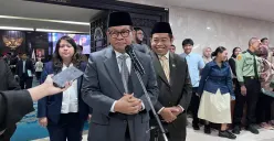 Gubernur Jakarta Pramono Anung menyampaikan alasan penunjukkan Eks Pj Gubernur Jakarta, Teguh Setyabudi, sebagai Komisaris Utama PT Food Station Tjipinang Jaya. (Sumber: Poskota/M. Tegar Jihad)