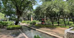Suasana di Taman Ayodya, yang rencanananya bakal menjadi lokasi Groundbreaking Taman Bendera Pusaka di Kebayoran Baru, Jakarta Selatan, Jumat, 8 Agustus 2025. (Sumber: Poskota/Pandi Ramedhan)
