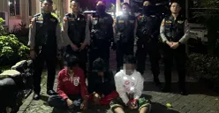 Petugas kepolisian kembali menangkap sejumlah pemuda yang diduga akan melakukan aksi tawuran di Jalan Letjend Suprapto, Kemayoran, Jakarta Pusat. (Sumber: Dok Polres Jakarta Pusat)