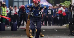 Potret petugas pemadam kebakaran (damkar) DKI Jakarta. (Sumber: Poskota/Bilal Nugraha Ginanjar)