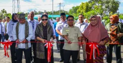Kepala BNN RI Marthinus Hukom meresmikan kantor BNN Kabupaten Sambas, Kalimantan Barat. (Sumber: Dok. BNN RI)