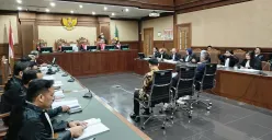 Sidang kasus korupsi kredit Lembaga Pembiayaan Ekspor Indonesia (LPEI) di Pengadilan Tipikor Jakpus, Jumat, 15 Agustus 2025. (Sumber: Poskota/Ramot Sormin)