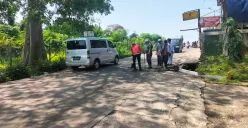 Polisi tidur meresehkan warga di Jalan Gas Alam, Sukatani, Cimanggis, Kota Depok, dibongkar karena dinilai membahayakan pengendara (Sumber: Polsek Cimanggis)