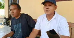 Diman Supratman, 51 tahun, warga Desa Srimukti, Kecamatan Tambun Utara, Kabupaten Bekasi, menyampaikan dugaan penyalahgunaan data fiktif kompensasi penggusuran bangunan liar, Senin, 18 Agustus 2025. (Sumber: Poskota/Nurpini Aulia Rapika)