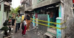 Kondisi rumah tinggal yang terbakar dan menyababkan satu remaja tewas di Semanan, Kalideres, Jakarta Barat, Kamis, 21 Agustus 2025. (Sumber: Poskota/Pandi Ramedhan)