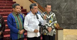 Menteri Ketenagakerjaan, Yassierli saat menyampaikan keterangan kepada wartawan di Gedung Kemenaker, Jakarta Selatan, Kamis, 21 Agustus 2025. (Sumber: POSKOTA | Foto: Ali Mansur)