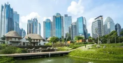 Hutan Kota GBK, spot buat bersantai di tengah kota Jakarta. (Sumber: jakarta-tourism.go.id)