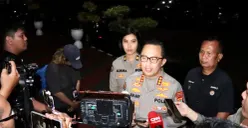 Kabid Humas Polda Metro Jaya, Kombes Ade Ary Syam Indradi, saat ditemui awak media di Komplek Gedung DPR, Senayan, Jakarta Pusat, Kamis, 28 Agustus 2025. (Sumber: POSKOTA | Foto: Ali Mansur)