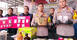 Polres Cimahi melaksanakan gelar perkara kasus penyalahgunaan dan peredaran narkoba di Mako Polres Cimahi, Kamis, 28 Agustus 2025. (Sumber: Poskota/Gatot Poedji Utomo)