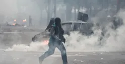 Aksi demonstrasi di Satuan Brimob Polda Metro Jaya, Kecamatan Senen, Jakarta Pusat, Jumat, 29 Agustus 2025. (Sumber: Poskota/Bilal Nugraha Ginanjar)