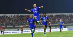 Potret pemain Persib Bandung, Luciano Guaycochea yang siap berhadapan dengan Borneo FC. (Sumber: Persib Bandung)