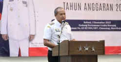 Wali Kota Bekasi, Tri Adhianto berangkat ke daerah terdampak banjir bandang di Aceh dan Sumatera hari ini, Jumat, 5 Desember 2025. (Sumber: Dok. Pemkot Bekasi)