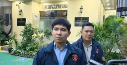 Kanit Reskrim Polsek Grogol Petamburan AKP Alexander, memaparkan terkait kasus pencurian uang Rp600 juta yang dilakukan seorang sopir terhadap sahabatnya sendiri demi bisa bermain judol. (Sumber: Istimewa)