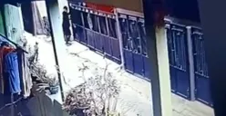 Tangkap layar saat Nano, pelaku spesialis pembobol rumah kosong, melancarkan aksi pencurian. (Sumber: Dok Polda Metro Jaya)