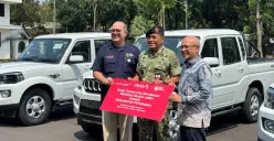 RMA Indonesia menyerahkan empat unit mobil Mahindra 4x4 ke Kementerian Pertahanan RI untuk membantu penanganan di wilayah terdampak bencana. (Sumber: Dok RMA Indonesia)