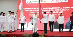 Bupati Tangerang, Moch. Maesyal Rasyid menyerahkan CSR kepada koperasi desa/kelurahan merah putih (KDMP) di Hotel Yasmin, Kelurahan Binong, Kecamatan Curug, Sabtu, 6 Desember 2025. (Sumber: Dok. Pemkab Tangerang)