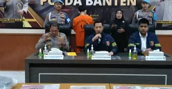 Dirreskrimum Polda Banten Kombes Dian Setyawan memberikan keterangan pres kasus pencurian dengan kekerasan dan pembunuhan. (Sumber: Poskota/Rahmat Haryono)