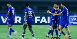 Pemain Persib Bandung merayakan kemenangan dalam laga Super League 2025/2026. Maung Bandung kini unggul head to head atas Borneo FC dalam perebutan gelar juara. (Sumber: Instagram/@persib)