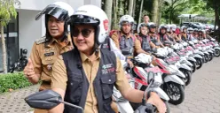 Wakil Wali Kota Cimahi, Adhitia Yudisthira saat layanan Motorbike Ambulance. (Sumber: Dok. Pemkot Cimahi)
