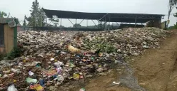 Ilustrasi, perilaku buruk membuang sampah sembarangan jadi salah satu penyebab terjadinya banjir. (Sumber: Dok. DLH Purwakarta)