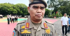 Kepala Satpol PP Kota Bekasi, Nesan Sujana, sebut pihaknya akan melakukan penyisiran terhadap sejumlah industri penginapan jelang Nataru. (Sumber: Poskota/Nurpini Aulia Rapika)