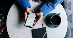 Cara cegah virus malware masuk ke handphone. (Sumber: Pexels/Cottonbro Studio)