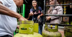 Menteri ESDM mengatakan bahwa tahun depan membeli gas lPG 3 Kg wajib menggunakan NIK KTP (Sumber: Poskota/Bilal Nugraha Ginanjar)