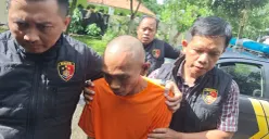 Sunardi 43 tahun, saat digiring oleh anggota Satreskrim Polres Metro Bekasi ke Polsek Cibarusah, Rabu, 5 Februari 2025. (Sumber: Poskota/Ihsan Fahmi)