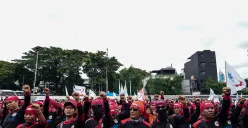 Ilustrasi. Massa buruh siap demo menuju Gedung DPR RI dan Istana Kepresidenan Jakarta, pada Kamis, 28 Agustus 2025. (Sumber: Poskota/Bilal Nugraha Ginanjar)