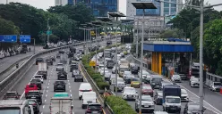 Sejumlah kendaraan melintasi Jalan Tol Lingkar Dalam Jakarta, Kamis, 6 Februari 2025. (Sumber: Poskota/Bilal Nugraha Ginanjar)