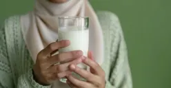 Beberapa bahaya minum susu saat puasa (Sumber: Freepik)