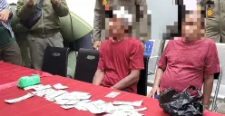 Dua penjual tramadol di Jalan KS Tubun, Palmerah, Jakarta Barat, ditangkap, Kamis, 13 Februari 2025. (Sumber: Poskota/Pandi Ramedhan)