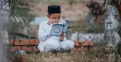 Tata cara ziarah kubur. (Sumber: Pinterest)