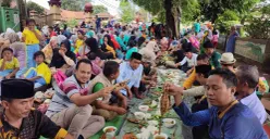 Ribuan masyarakat di Kecamatan Menes, Pandeglang, saat mengikuti acara munggahan bersama jajaran Muspika setempat. (Sumber: Poskota/Samsul Fatoni)