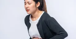  Ilustrasi sakit asam lambung. (Sumber: Freepik/jcomp)