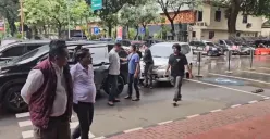 Para pelaku pemerasan yang mengaku-ngaku sebagai wartawan digelandang ke Polda Metro Jaya, Jakarta Selatan. (Sumber: Poskota/Ali Mansur)