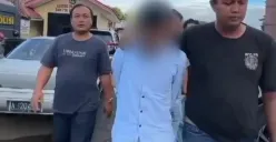 Terduga penyewa mobil rental berinisial AS dalam kasus penembakan di rest area Tol Tangerang-Merak saat diamankan di Mapolres Pandeglang. (Sumber: Dok. Warga)