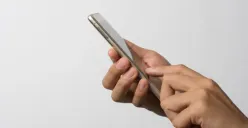 Ilustrasi membeli token listrik dengan saldo DANA. (Sumber: Freepik/jcomp)