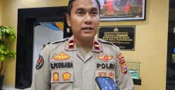 Kasi Humas Polresta Tangerang, Ipda Purbawa saat dimintai keterangan terkait kasus penembakan di Rest Area Tol Tangerang-Merak. (Sumber: Poskota/Veronica)
